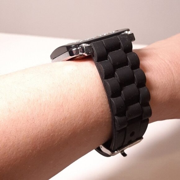 3/$20 NOUVEAU Quartz Wrist Watch Rhinestone Square Dial Adjustable Silicone Band - Picture 7 of 9